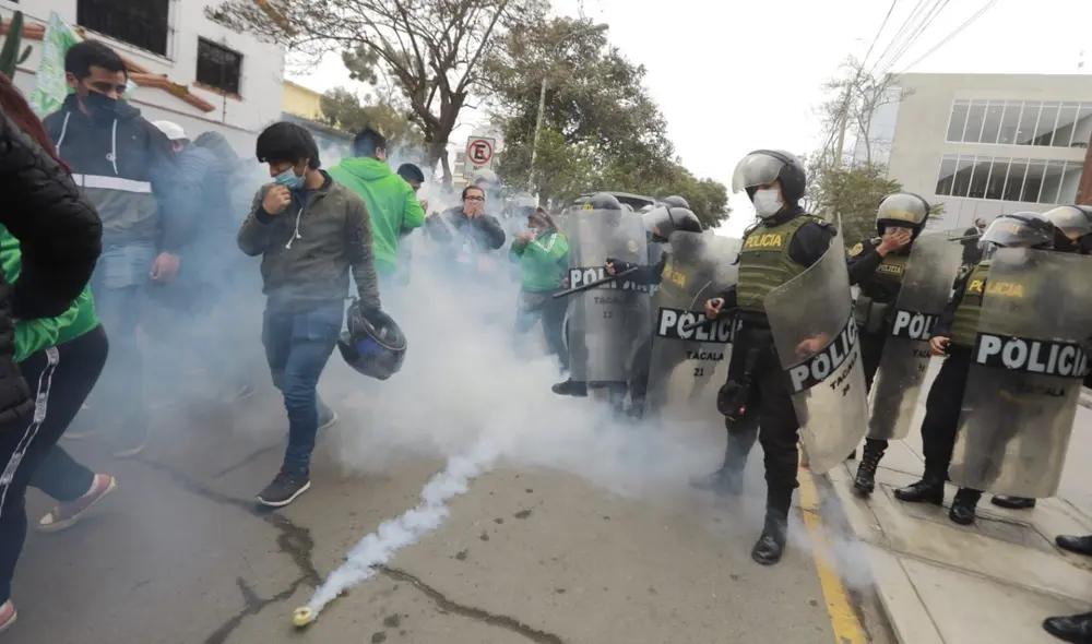Uso de gas lacrimógeno afectó a manifestantes y transeúntes. Foto: Cortesía Uso de gas lacrimógeno afectó a manifestantes y transeúntes. Foto: Cortesía
