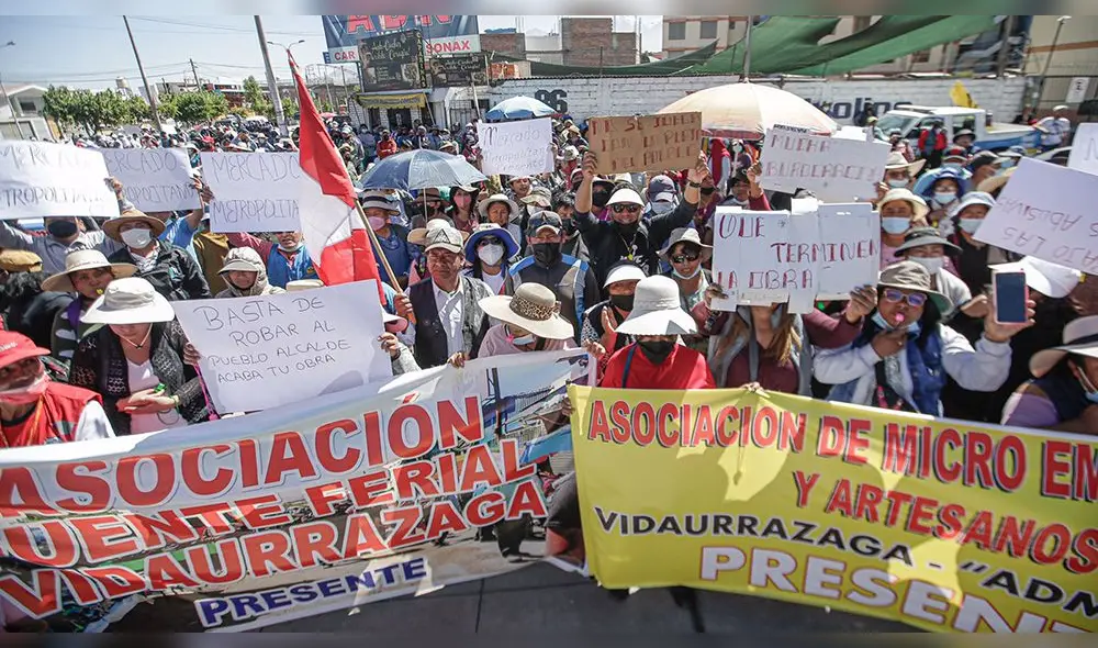 Comerciantes salieron a protestar por retrasos en obras. Foto: Rodrigo Talavera/La República Comerciantes salieron a protestar por retrasos en obras. Foto: Rodrigo Talavera/La República