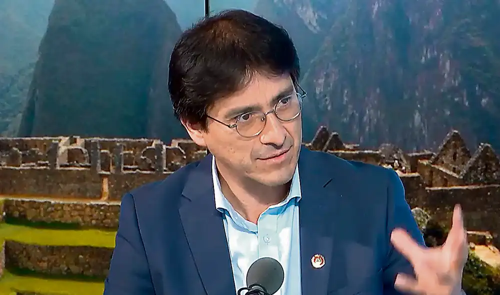 Consenso. Benavente señala que iniciarán el debate de una agenda para salir de la crisis. Foto: difusión