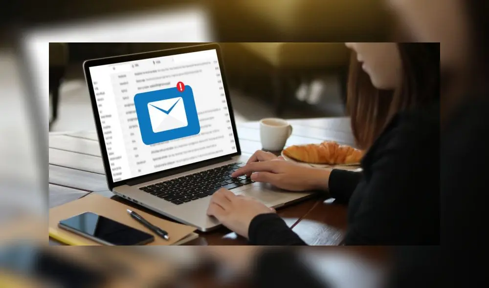 Evita revisar tu correo electrónico si estas usando una red WIFI pública. Foto: Eketing