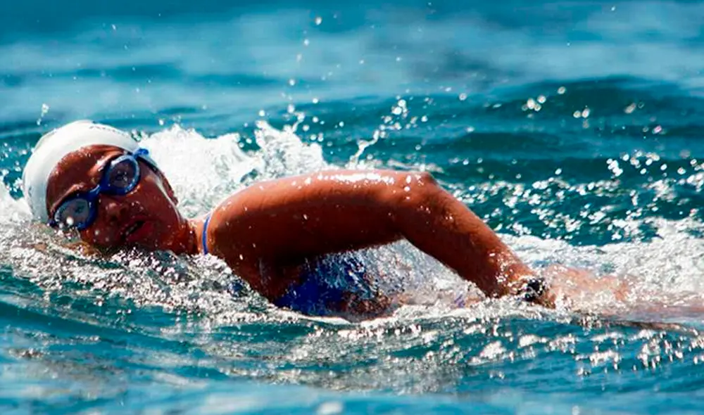 "La natación es muy muy silenciosa. Escuchas el agua, las burbujas, tu respiración, entonces ese silencio te lleva a una introspección, como a hablar contigo, a reflexionar", declaró Nora Toledano. Foto: El Sudcaliforniano "La natación es muy muy silenciosa. Escuchas el agua, las burbujas, tu respiración, entonces ese silencio te lleva a una introspección, como a hablar contigo, a reflexionar", declaró Nora Toledano. Foto: El Sudcaliforniano