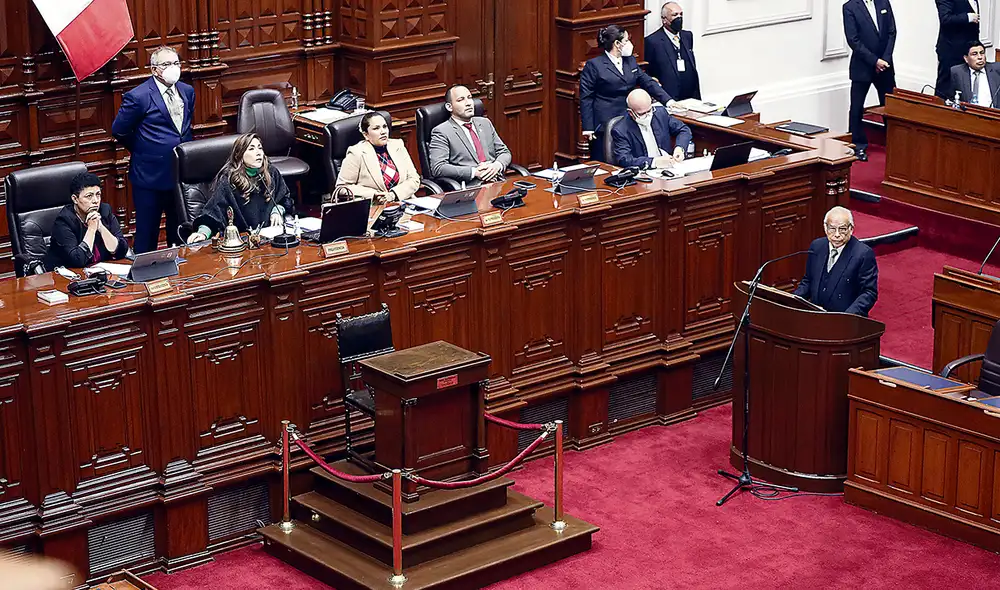 El dato. Por tres horas, desde las 4:35 de la tarde, sesionó el Congreso para escuchar explicaciones de Aníbal Torres y debatir al respecto. El primer ministro acudió con sus colegas del gabinete. Foto: Antonio Melgarejo/La República El dato. Por tres horas, desde las 4:35 de la tarde, sesionó el Congreso para escuchar explicaciones de Aníbal Torres y debatir al respecto. El primer ministro acudió con sus colegas del gabinete. Foto: Antonio Melgarejo/La República