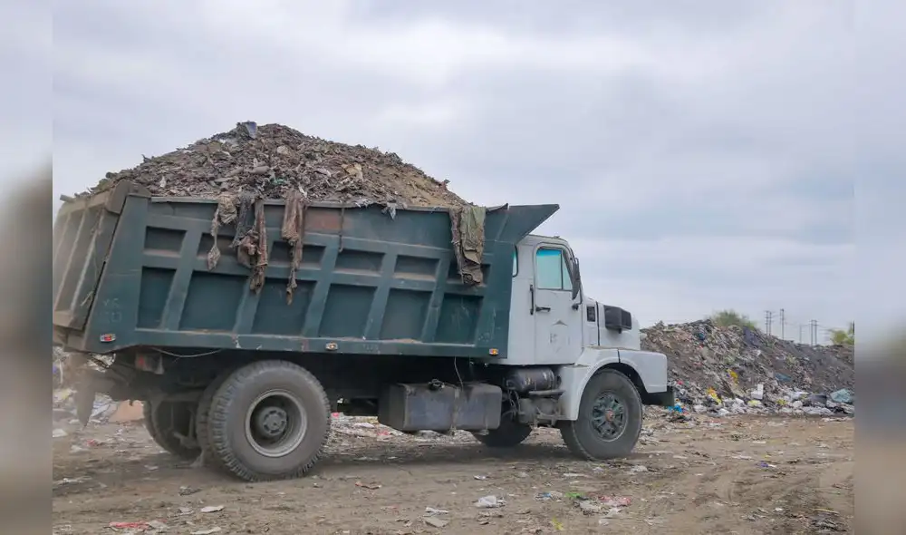 Personal de la municipalidad de Sullana y pobladores ayudaron con el recojo de residuos. Foto: MPS Personal de la municipalidad de Sullana y pobladores ayudaron con el recojo de residuos. Foto: MPS