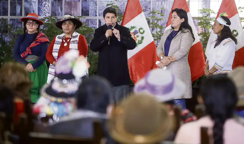 Estrategia. Castillo ha optado por reforzar las reuniones que sostiene en Palacio con organizaciones sociales. Ayer estuvo con la Femucarinap. Foto: SEPRES Estrategia. Castillo ha optado por reforzar las reuniones que sostiene en Palacio con organizaciones sociales. Ayer estuvo con la Femucarinap. Foto: SEPRES
