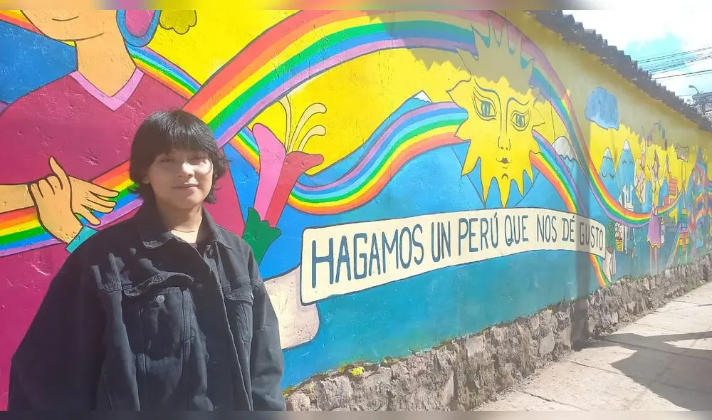 Sisa Morales muestra el mural creado con artistas cusqueños. Foto: La República