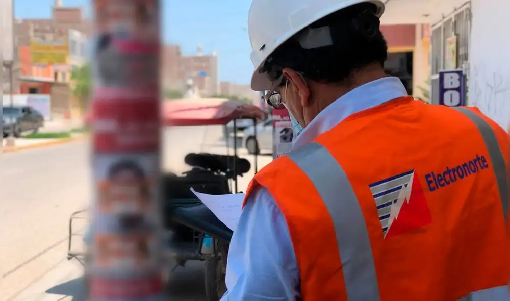 Los postes son comúnmente usados por los candidatos para colocar su propaganda. Foto: Ensa Los postes son comúnmente usados por los candidatos para colocar su propaganda. Foto: Ensa