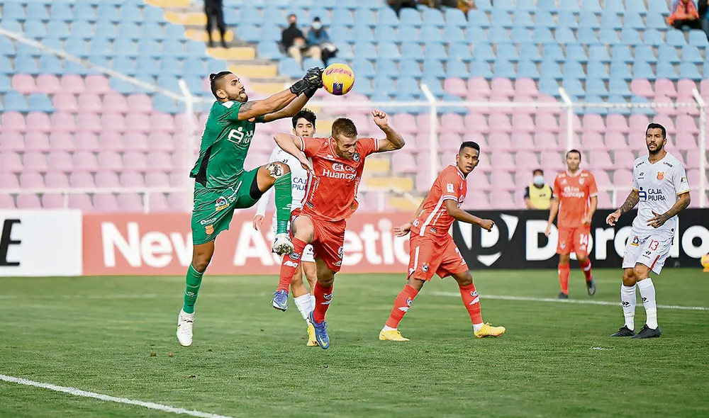 Seguro. Raúl Fernández fue clave para que el cuadro piurano pueda sumar en el Cusco. Foto:Cienciano