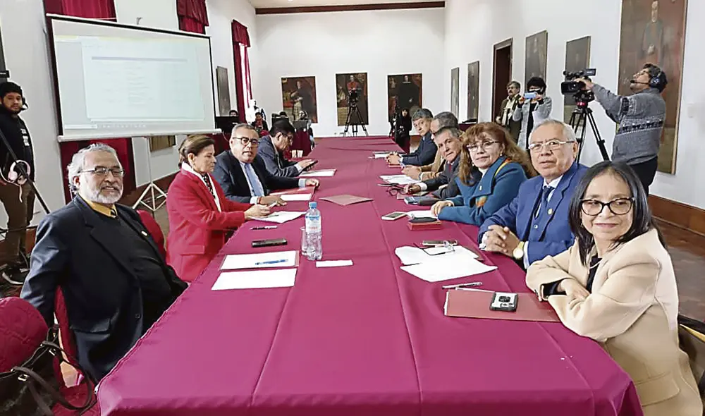 Son minoría. Solo 14 rectores participaron en la cita del viernes en San Marcos. Otros 39 que rechazaron este acto. Foto: difusión Son minoría. Solo 14 rectores participaron en la cita del viernes en San Marcos. Otros 39 que rechazaron este acto. Foto: difusión
