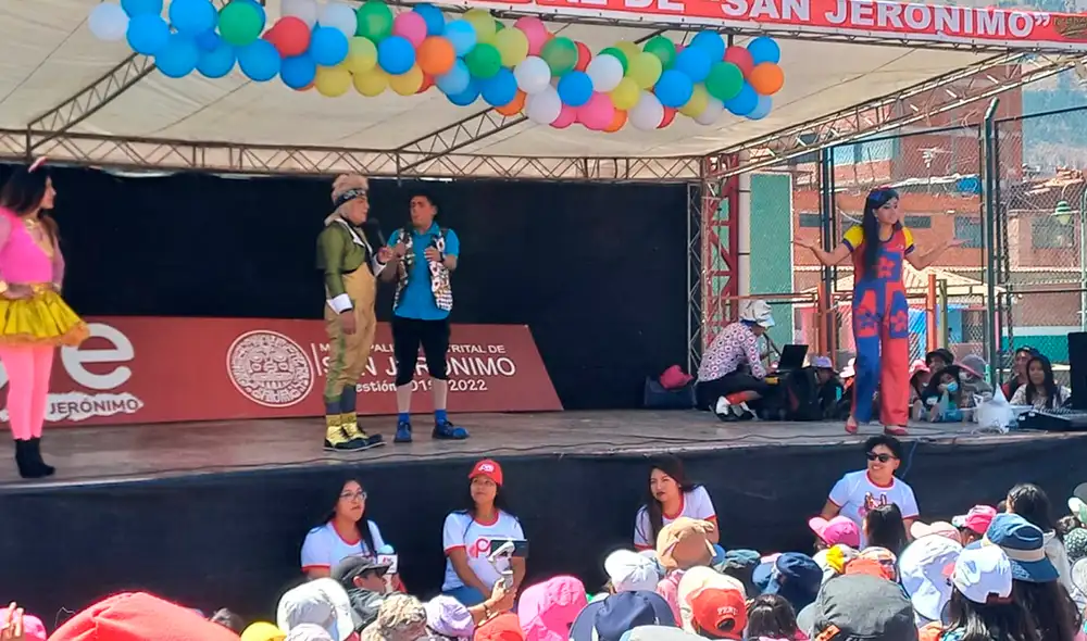 Los payasos realizaron su presentación en el parque recreacional de Cajonahuaylla. Foto: Luis Álvarez/La República