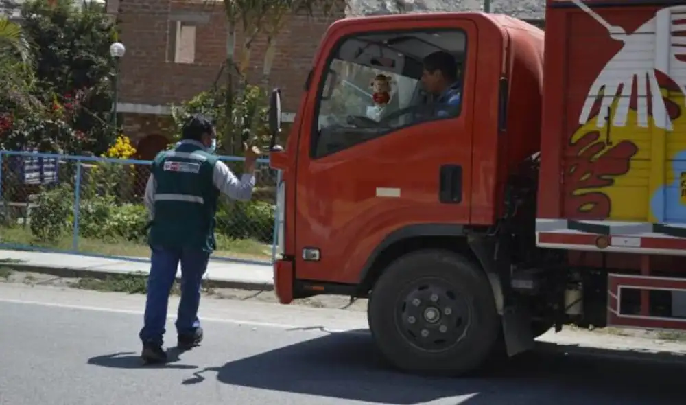 Personal del Servicio Nacional Forestal y de Fauna Silvestre (Serfor) incautó 2 toneladas de vainas de tara por presunto origen irregular. Foto: RSD