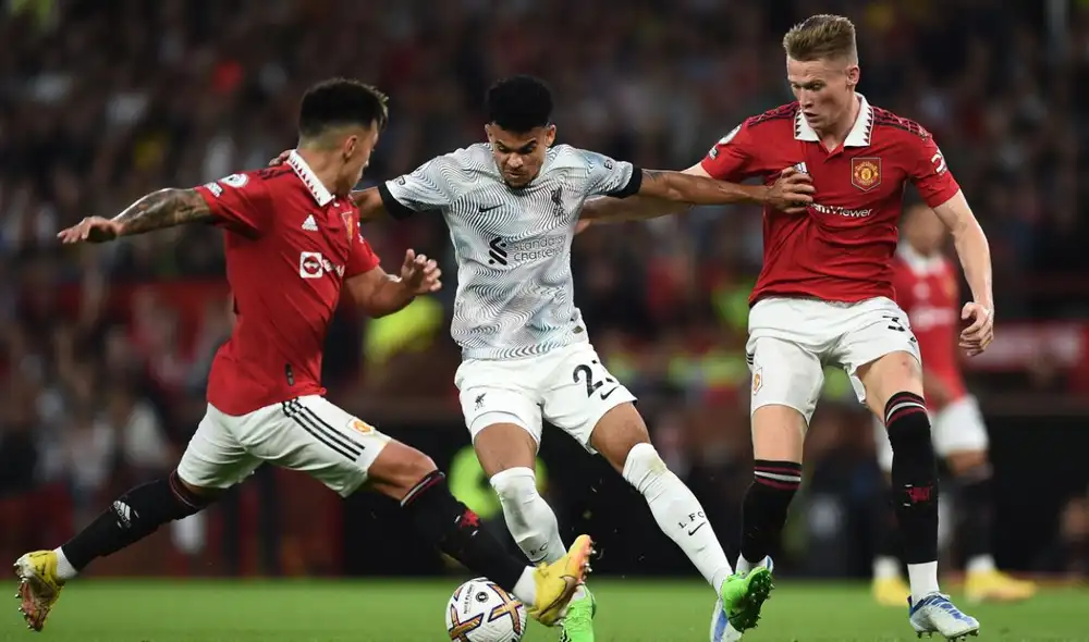 Manchester United y Liverpool juegan por la tercera fecha de la Premier League. Foto: EFE Manchester United y Liverpool juegan por la tercera fecha de la Premier League. Foto: EFE