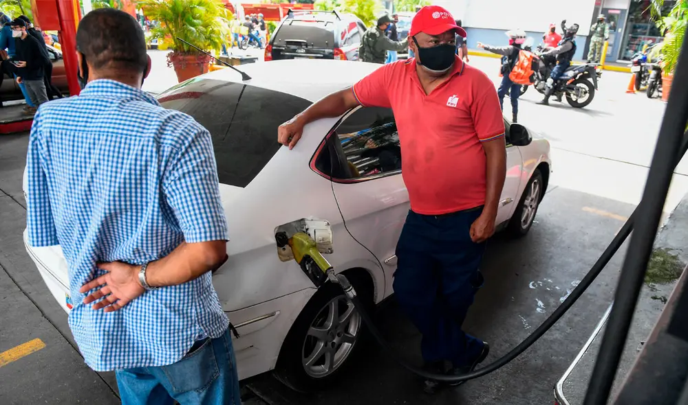 Entérate en qué día podrás recargar combustible para tu automóvil o moto en Venezuela. Foto: AFP Entérate en qué día podrás recargar combustible para tu automóvil o moto en Venezuela. Foto: AFP