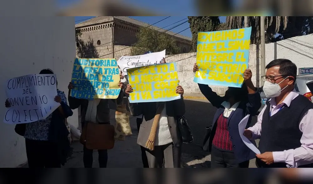Maestros del Sindicato Magisterial Regional Arequipa (Simag) realizaron un plantón en la sede de la Gerencia Regional de Educación. Foto: Alexis Choque/URPI