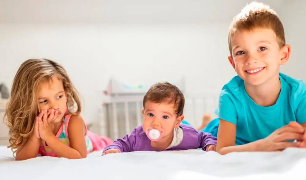 Por mucho tiempo, se ha creído que los hijos del medio son los menos queridos. Foto: composición de Fabrizio Oviedo/La República/AFP