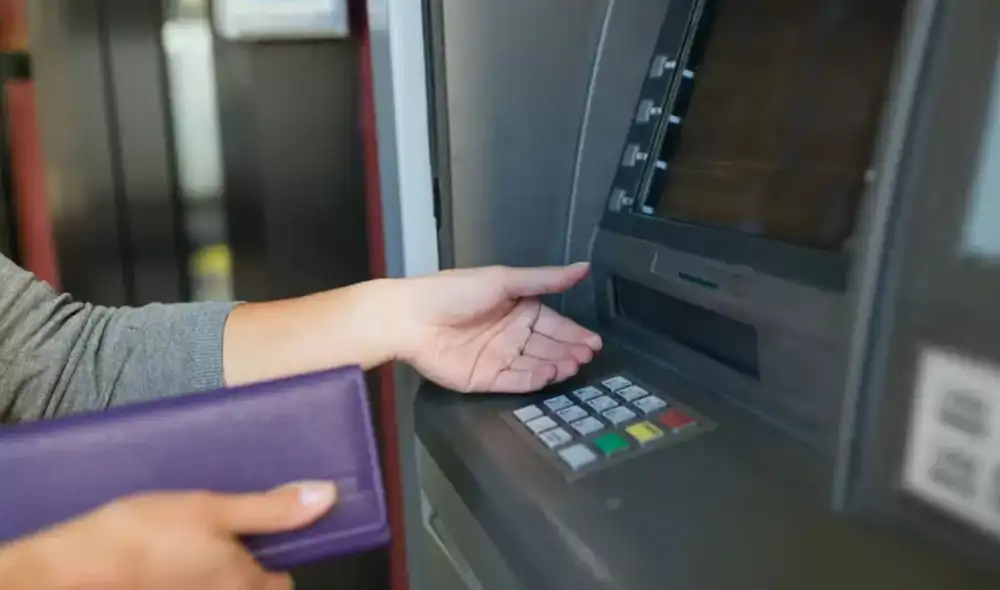 Se sigue cobrando por operaciones de retiro, cancelaciones, depósitos, transferencias en los diferentes canales “sin justificación objetiva alguna". Foto: RCNRadio Se sigue cobrando por operaciones de retiro, cancelaciones, depósitos, transferencias en los diferentes canales “sin justificación objetiva alguna". Foto: RCNRadio