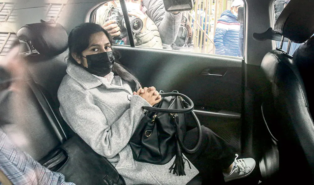 El dato. Yenifer Paredes, considerada hija del presidente Pedro Castillo, afronta la situación con más restricciones de la investigación de la Fiscalía. Foto: John Reyes/La República El dato. Yenifer Paredes, considerada hija del presidente Pedro Castillo, afronta la situación con más restricciones de la investigación de la Fiscalía. Foto: John Reyes/La República