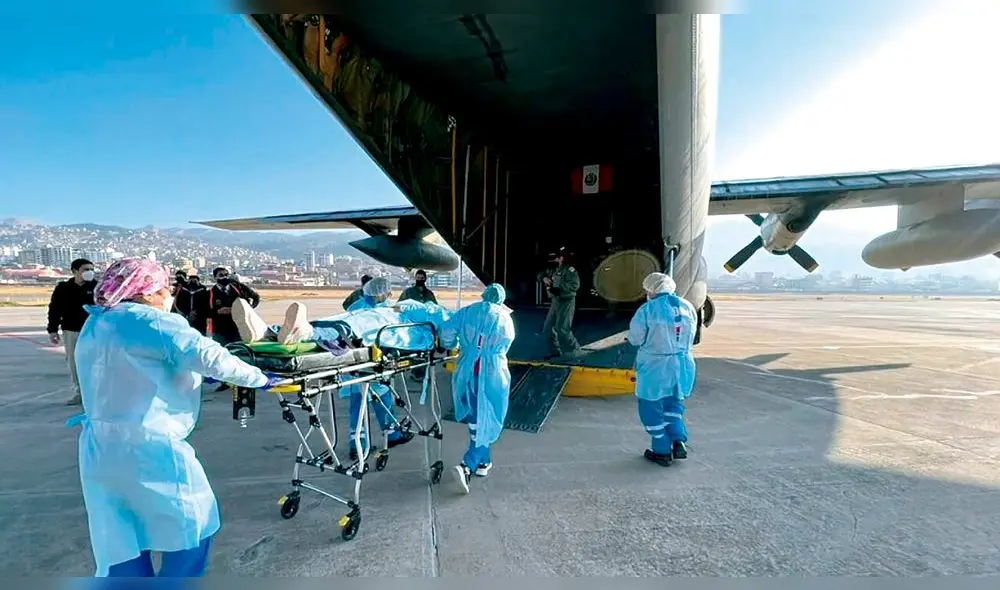Traslado. En avión también se traslado a turista herida. Foto: La República Traslado. En avión también se traslado a turista herida. Foto: La República