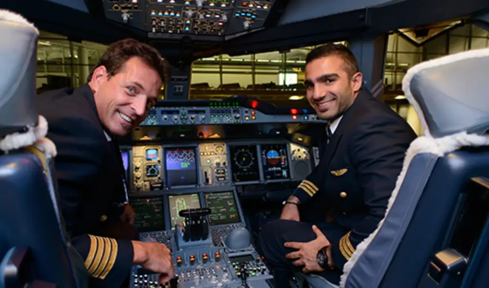 Los pilotos comerciales pueden desempeñarse en diferentes áreas de la aviación y su sueldo variará según el rubro en que se desempeñen. Foto: Mi carrera universitaria/Instagram