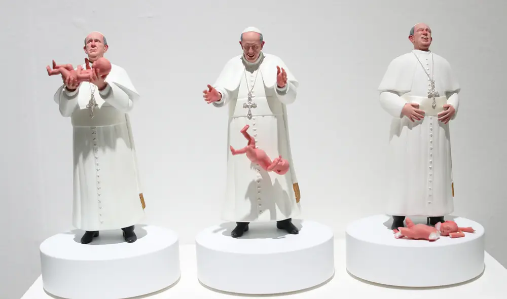 El artista chileno Pablo Maire, autor del objeto, asegura que la obra pretende criticar a la Iglesia católica y a sus líderes. Foto: EFE. El artista chileno Pablo Maire, autor del objeto, asegura que la obra pretende criticar a la Iglesia católica y a sus líderes. Foto: EFE.