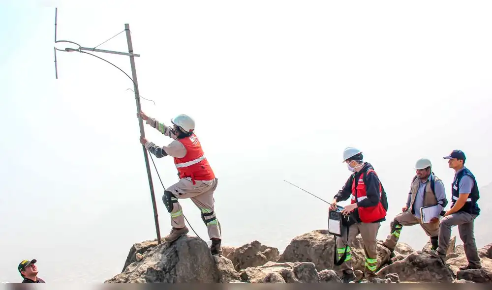 Personal del MTC clausuró radios clandestinas en 6 regiones del país. Foto: MTC. Personal del MTC clausuró radios clandestinas en 6 regiones del país. Foto: MTC.