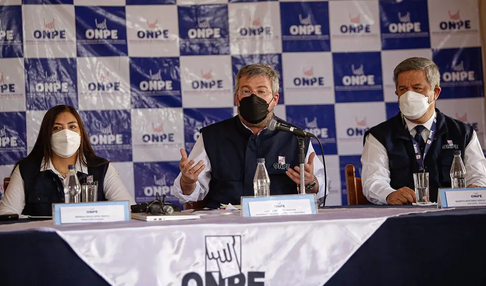 El jefe de la ONPE, Piero Corvetto, señaló que esta medida es de carácter obligatorio. Foto: Rodrigo Talavera/La República