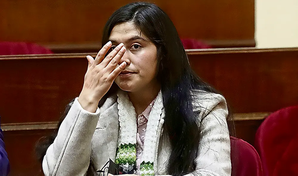 El dato. Yenifer Paredes y el alcalde de Anguía, José Medina, continuarán detenidos hasta que el juez decida. Ambos deberán estar presentes de manera presencial en el juzgado. Foto: Congreso El dato. Yenifer Paredes y el alcalde de Anguía, José Medina, continuarán detenidos hasta que el juez decida. Ambos deberán estar presentes de manera presencial en el juzgado. Foto: Congreso