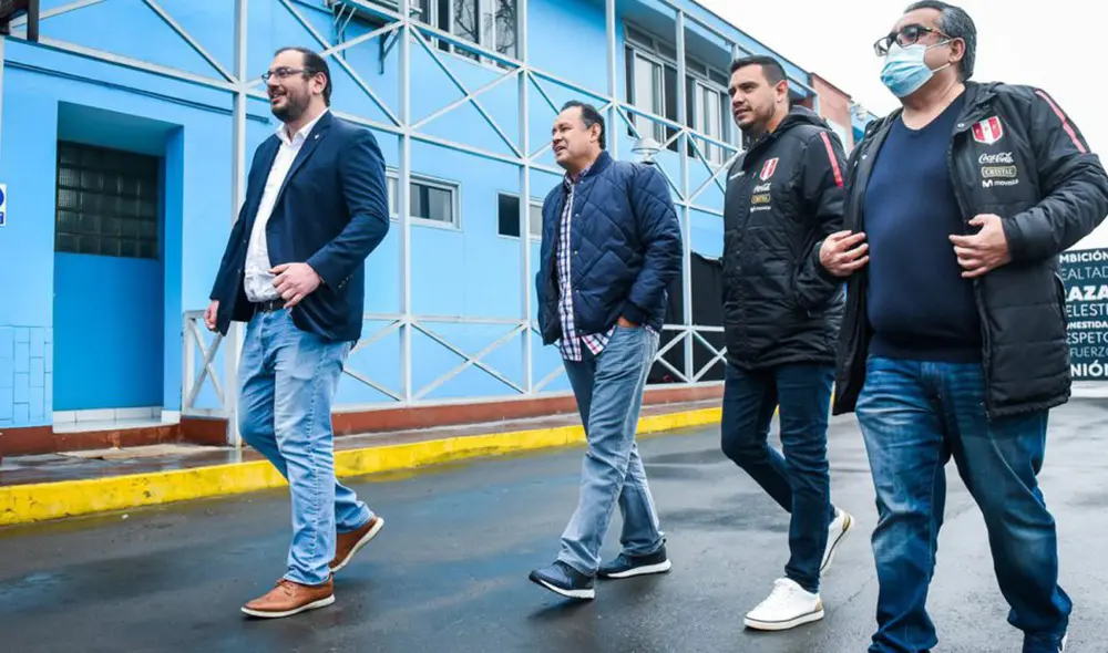 Juan Reynoso viene visitando a diversos futbolistas peruanos que militan en el extranjero y la Liga 1. Foto: SportingCristal Juan Reynoso viene visitando a diversos futbolistas peruanos que militan en el extranjero y la Liga 1. Foto: SportingCristal