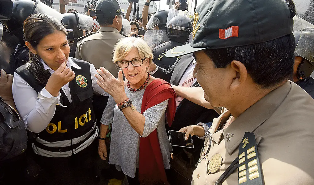 Proceso. Fiscal pidió al Poder Judicial restringir libertad de Susana Villarán, a espera del juicio. Foto: La República Proceso. Fiscal pidió al Poder Judicial restringir libertad de Susana Villarán, a espera del juicio. Foto: La República