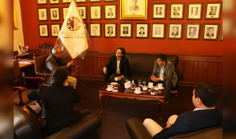 Empresarios y congresistas gestionan reinicio de obras en Palo Redondo. Foto: CCLL Empresarios y congresistas gestionan reinicio de obras en Palo Redondo. Foto: CCLL