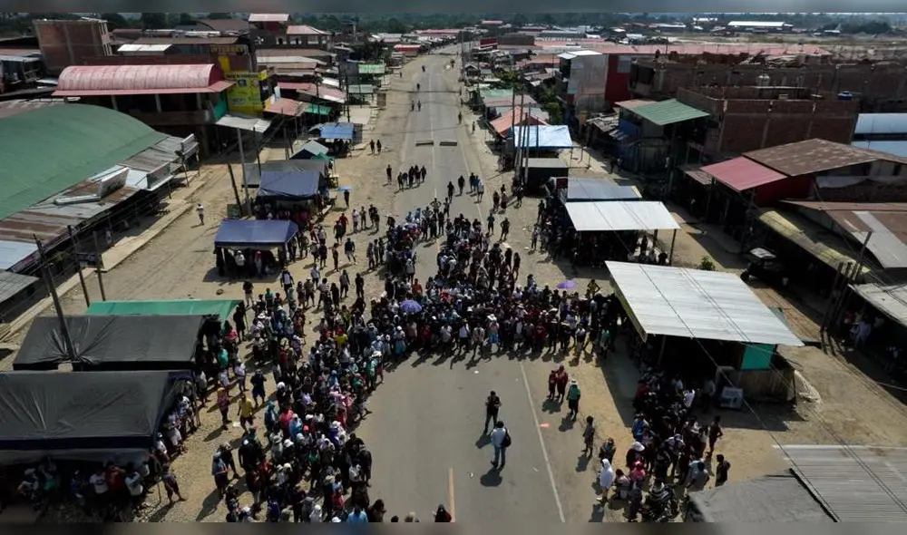 Los protestantes exigen la presencia del presidente Pedro Castillo. Foto: Paolo Peña / Corresponsal de Madre de Dios