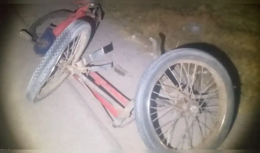 La violencia del impacto fue tal que el triciclo se partió en 3 partes. Foto: Serenazgo Juliaca La violencia del impacto fue tal que el triciclo se partió en 3 partes. Foto: Serenazgo Juliaca