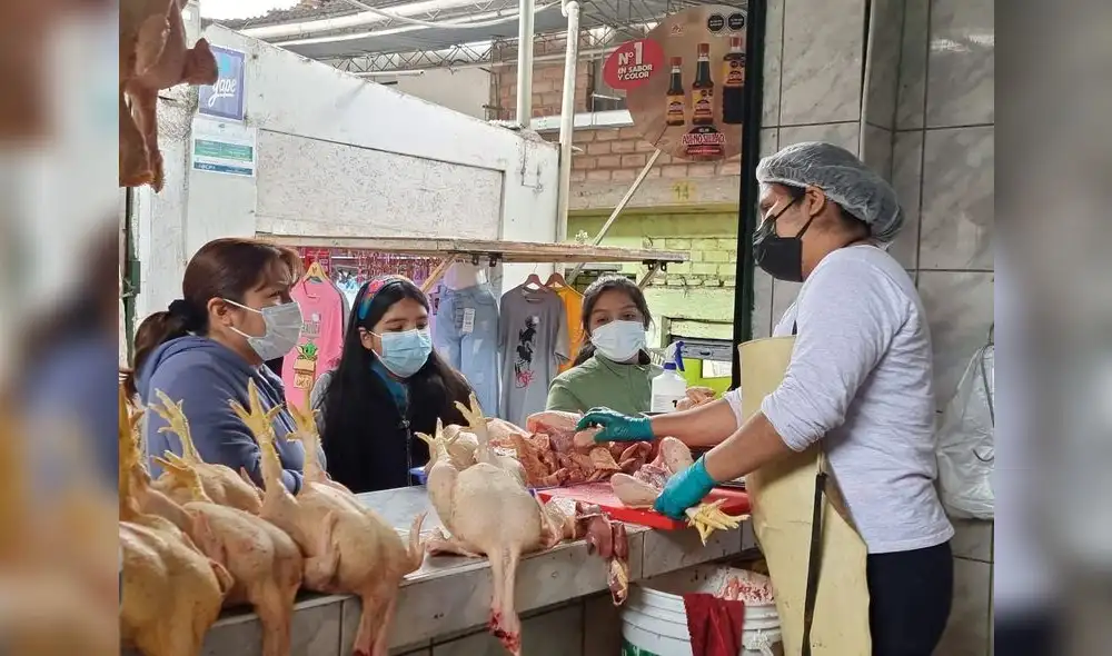 El precio del pollo ha variado entre S/50 céntimos a S/1.  Foto: Mary Luz Aranda y Raúl Egúsquiza / URPI-LR