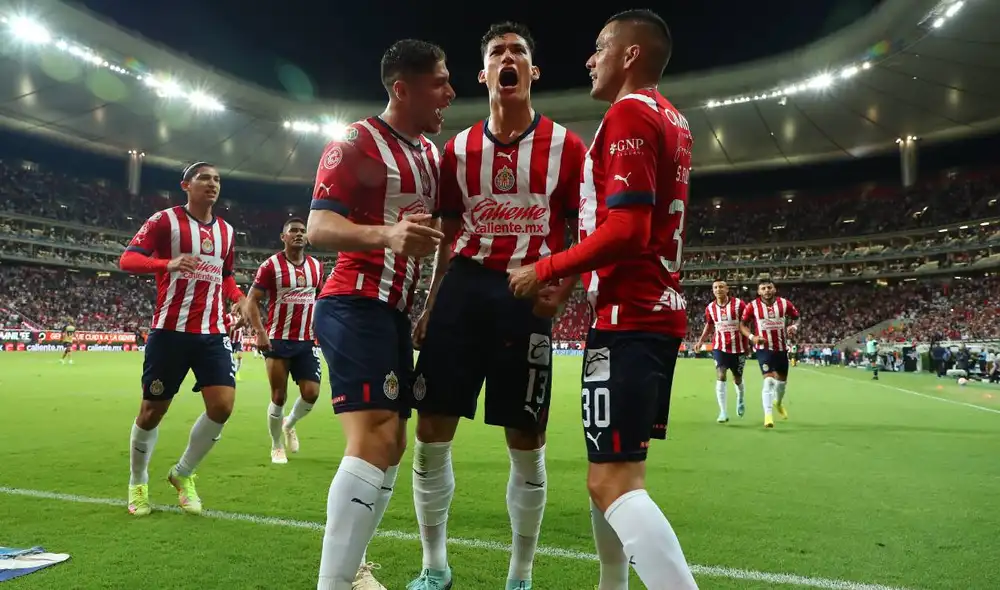 El cuadro de Guadalajara alcanzó los 15 puntos y está en puestos de liguilla. Se ilusiona con llegar a la cima. Foto: Twitter Chivas