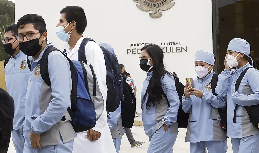 Protegidos. El nivel de vacunación de los universitarios es alto en comparación de los escolares, señalan los datos del Minsa. Foto: difusión Protegidos. El nivel de vacunación de los universitarios es alto en comparación de los escolares, señalan los datos del Minsa. Foto: difusión