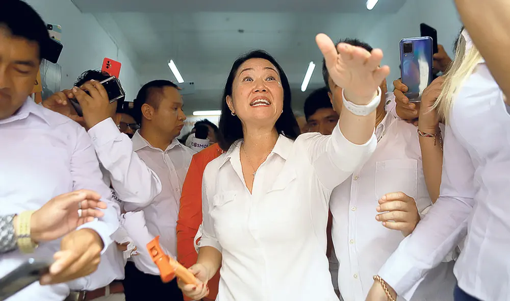 Para la tribuna. Keiko Fujimori dice que apoya la posibilidad de adelantar las elecciones, pero en el Congreso su bancada apunta a archivar esta iniciativa. Foto: Clinton Medina/ La República