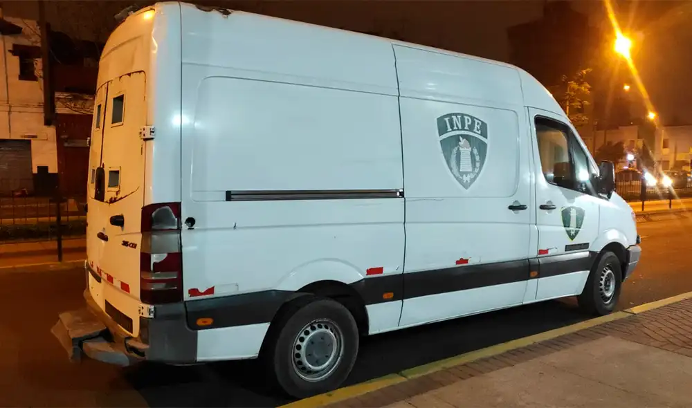 Las autoridades ejecutaron de manera estricta el traslado de la cuñada del presidente y del exalcalde de Anguía, Nenil Medina, al penal Ancón II en horas de la madrugada. Foto: difusión Las autoridades ejecutaron de manera estricta el traslado de la cuñada del presidente y del exalcalde de Anguía, Nenil Medina, al penal Ancón II en horas de la madrugada. Foto: difusión