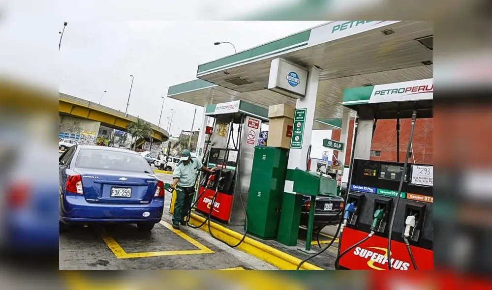 La semana pasada el Osinergmin actualizó banda de precios de los combustibles. Foto: Andina