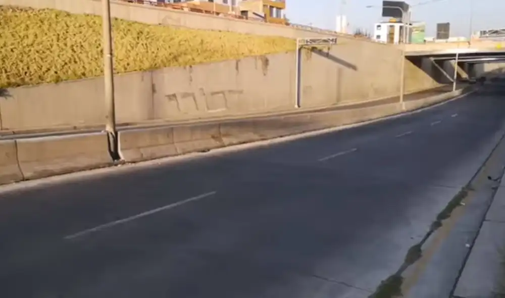 El accidente se produjo en la avenida Andrés Avelino Cáceres. Foto: captura Radio Exitosa El accidente se produjo en la avenida Andrés Avelino Cáceres. Foto: captura Radio Exitosa