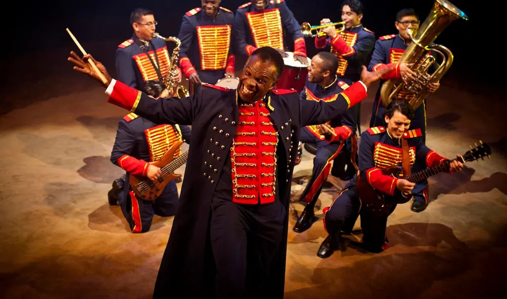 Amador Ballumbrosio es el artista principal del show "Eterno" de La Tarumba. Foto: Facebook La Tarumba