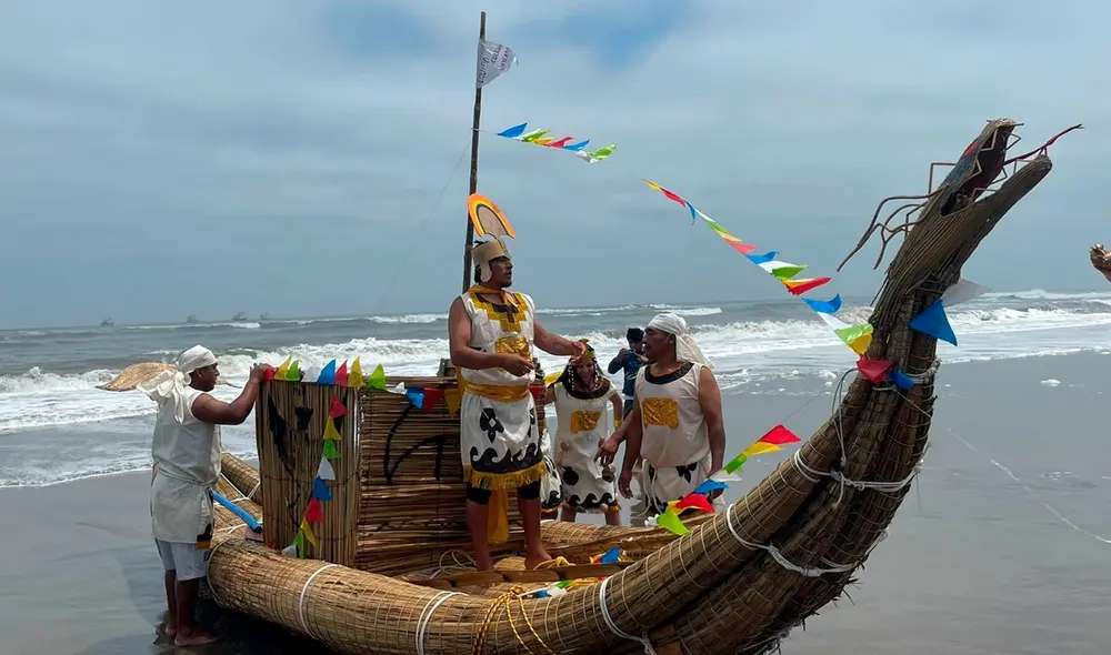 Naylamp, su esposa Ceterni y sus séquitos navegaron en el litoral lambayecano durante 30 minutos. Foto: Rosita Quincho URPI/LR.