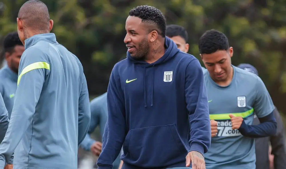 Jefferson Farfán se unió a los trabajos del primer equipo tras varios meses de ausencia. Foto: Alianza Lima