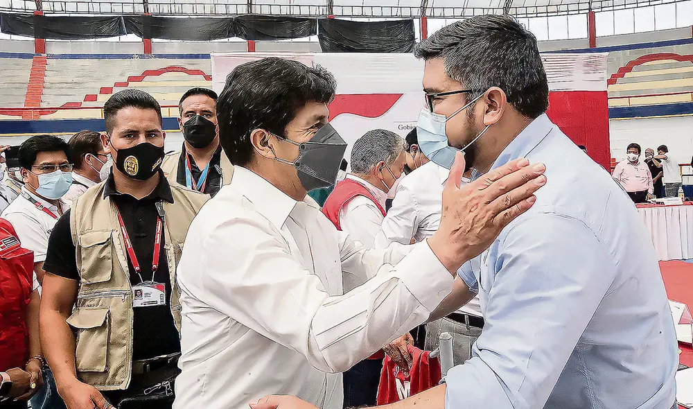 En directo. Al designar ministro de Vivienda a Geiner Alvarado, el mandatario Pedro Castillo sabía que este era parte del cogollo de sus amigos y paisanos conocidos como ‘Los Chiclayanos’. Foto: difusión En directo. Al designar ministro de Vivienda a Geiner Alvarado, el mandatario Pedro Castillo sabía que este era parte del cogollo de sus amigos y paisanos conocidos como ‘Los Chiclayanos’. Foto: difusión