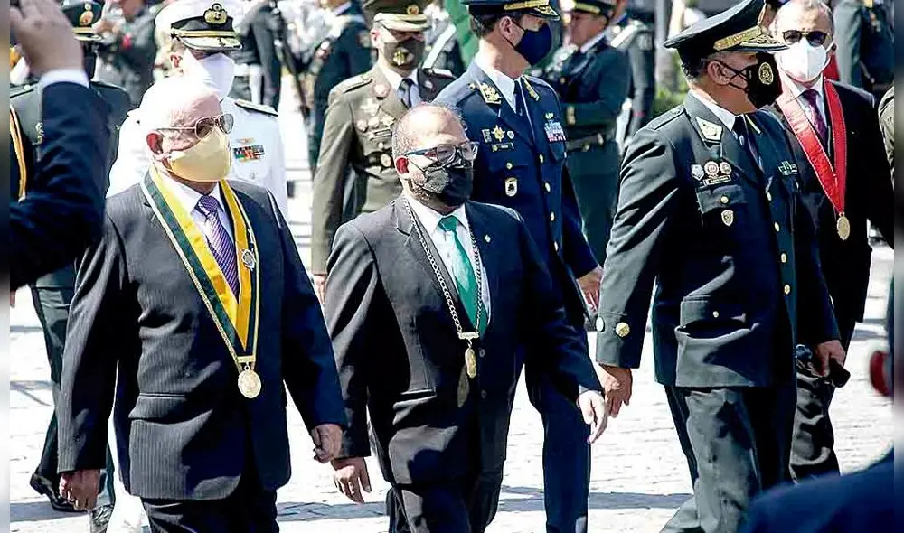 Apoyo. Candia da su respaldo a gerente investigado. Foto: La República Apoyo. Candia da su respaldo a gerente investigado. Foto: La República