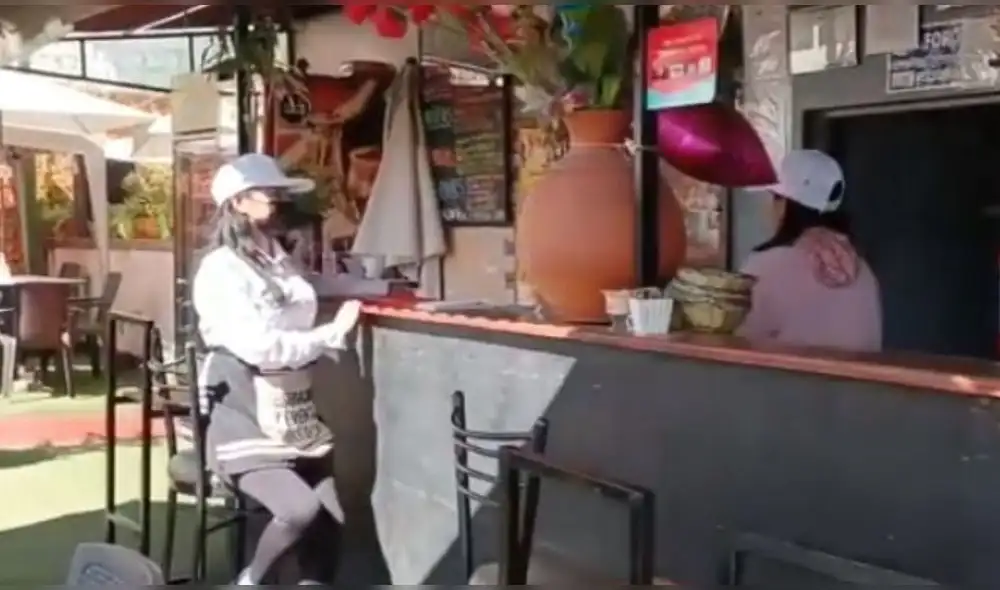 Una trabajadora del restaurante Ají Seco, ubicado en el distrito de Huaraz, entregó una gran suma de dinero que se le había caído a una comensal. Foto: captura de vídeo - Primera Edición