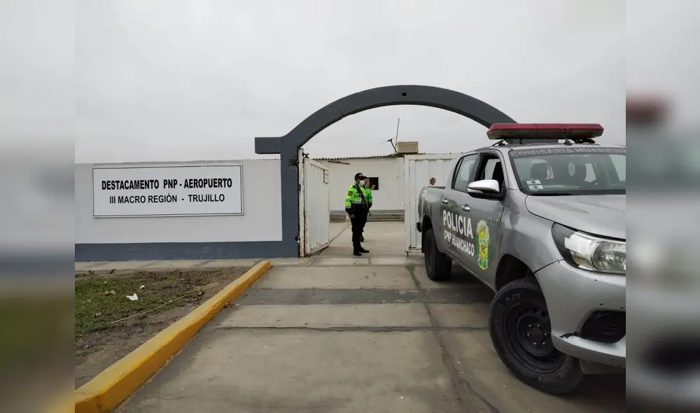 Agentes de la comisaría de Huanchaco estuvieron a cargo de la intervención. Foto: La República/Yolanda Goicochea
