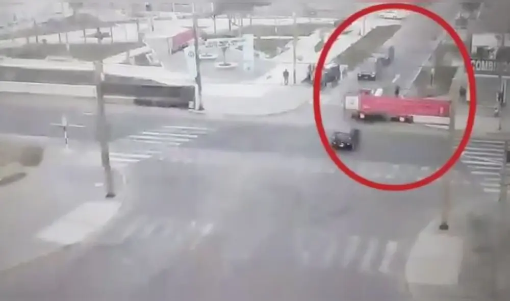 Un tractor atropelló a un ciudadano en una de las principales vías del distrito de Chimbote. Foto: captura de Facebook/Seguridad Ciudadana Chimbote Un tractor atropelló a un ciudadano en una de las principales vías del distrito de Chimbote. Foto: captura de Facebook/Seguridad Ciudadana Chimbote