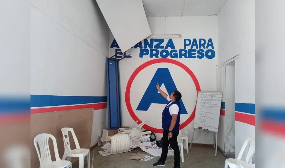 Los ladrones ingresaron destruyendo parte del techo. Foto: Piura en red