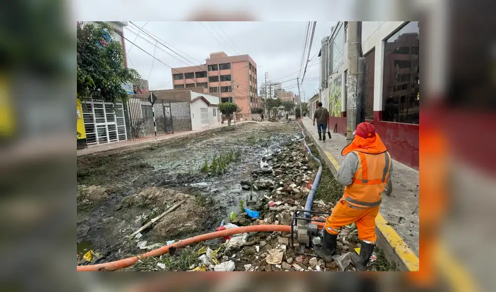 Las aguas servidas provocan el surgimiento de focos infecciosos en la urbanización Santa Victoria. Foto: Rosa Quincho/ URPI-LR