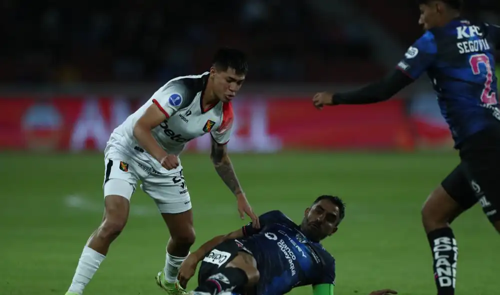 Melgar e Independiente del Valle juegan en Quito. Foto: EFE