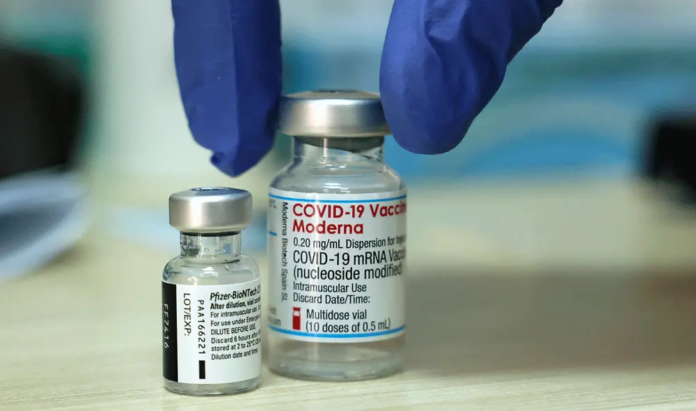 A principios del verano, el Departamento de Salud de Estados Unidos anunció que había comprado 105 millones de dosis de Pfizer y 66 millones de Moderna para usar durante el otoño y el invierno boreal. Foto: AFP A principios del verano, el Departamento de Salud de Estados Unidos anunció que había comprado 105 millones de dosis de Pfizer y 66 millones de Moderna para usar durante el otoño y el invierno boreal. Foto: AFP